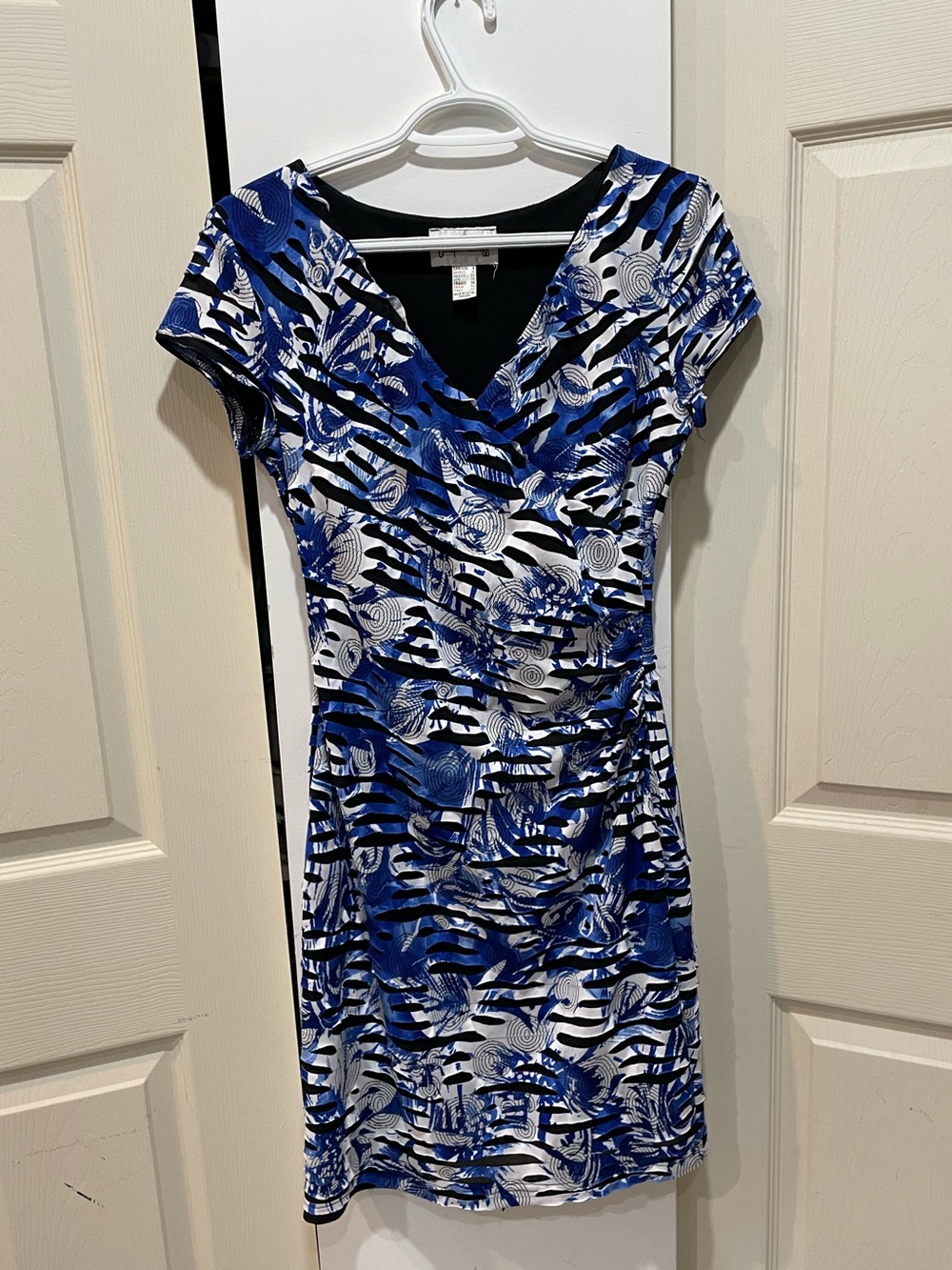 Joseph Ribkoff Blue, Black & White Abstract V-Neck Ruched Dress size 8